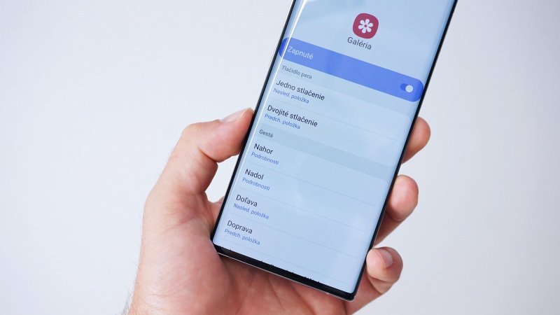 Samsung Galaxy Note 10 - akcie pera v Galérii