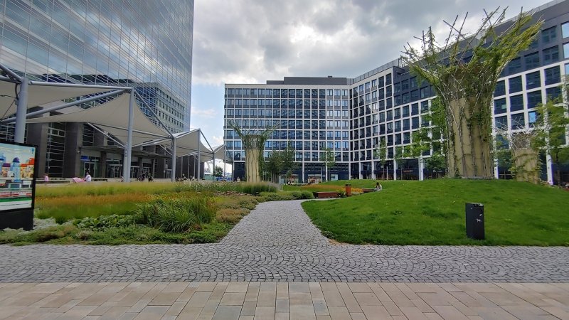 LG G8S ThinQ - širokouhlý záber