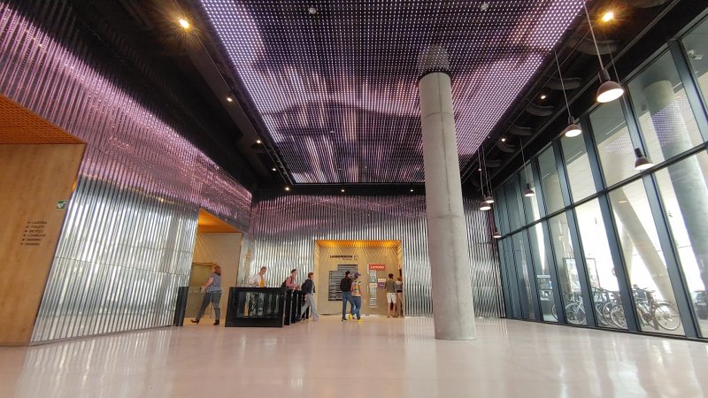 LG G8S ThinQ - širokouhlý záber