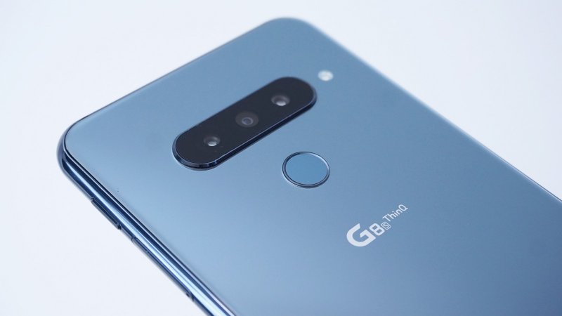LG G8S ThinQ - 3 fotoaparáty a čítačka odtlačkov
