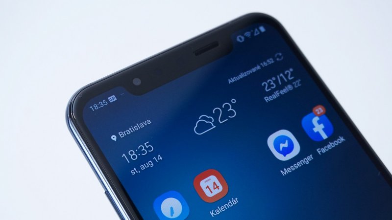 LG G8S ThinQ - vykrojenie displeja