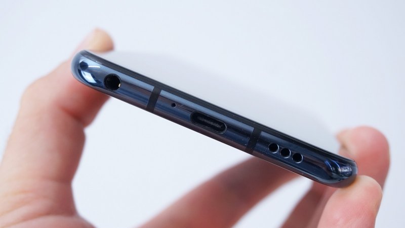 LG G8S ThinQ - audio jack stále žije