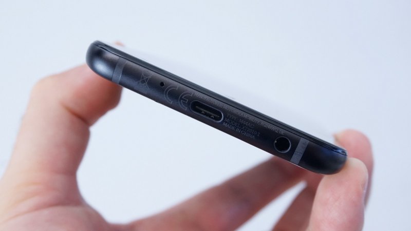 Motorola One Zoom - audio jack a USB-C