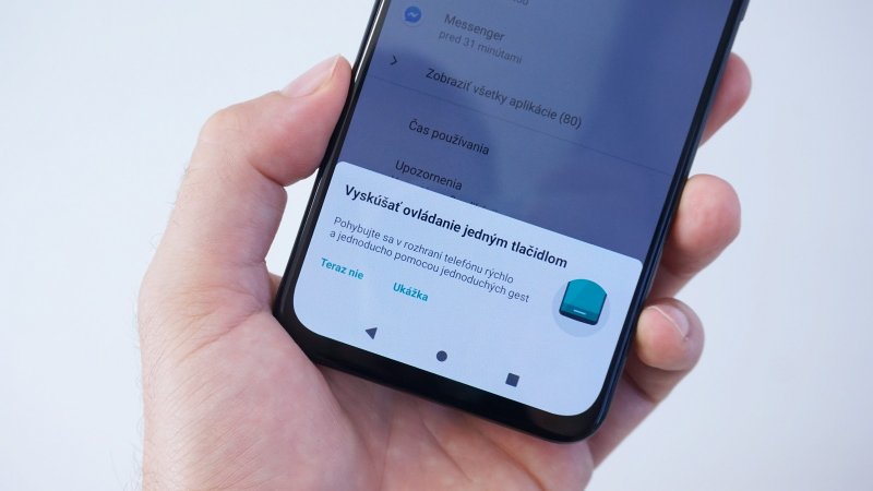 Motorola One Zoom - ovládanie jedným tlačidlom