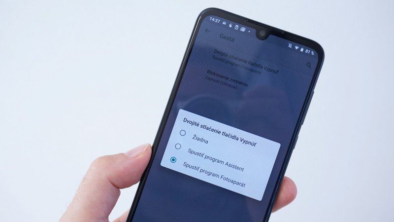 Motorola One Zoom - dvojité stlačenie vypínača