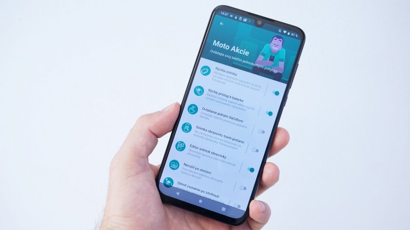 Motorola One Zoom - Moto akcie
