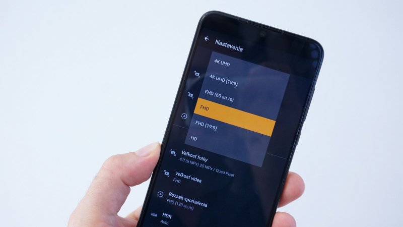 Motorola One Zoom - Full HD záznam umožní prepnúť na 3x aj 0,5x objektív