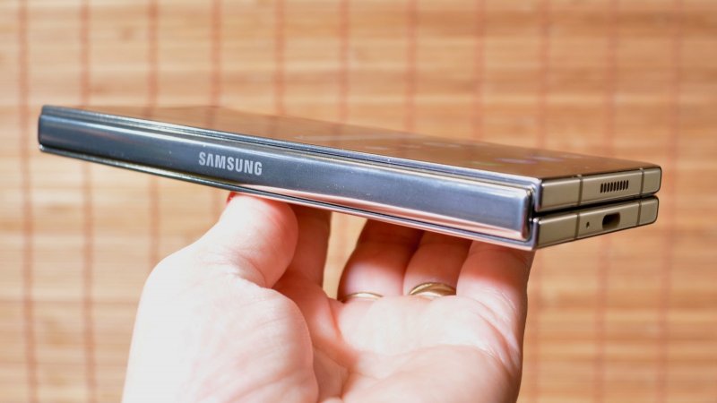 Samsung Galaxy Z Fold5 naživo
