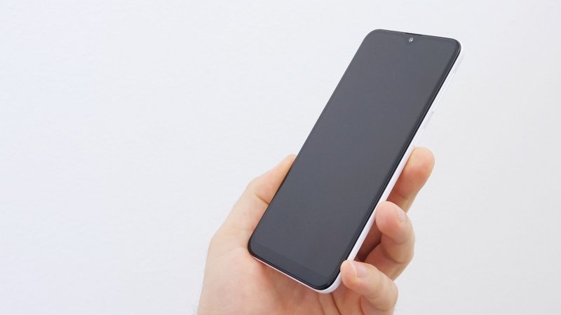 Samsung Galaxy A20e v ruke