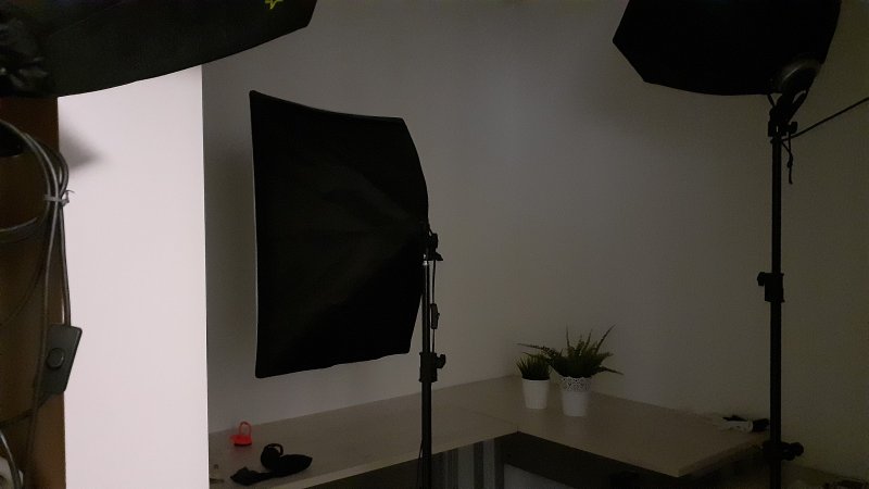 Samsung Galaxy A20e - štandanrý záber pri slabom svetle