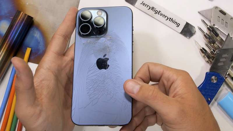 Ako obstál Apple iPhone 15 Pro Max v teste odolnosti